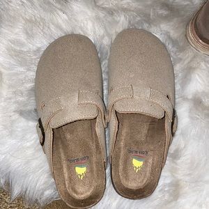 Suede slides